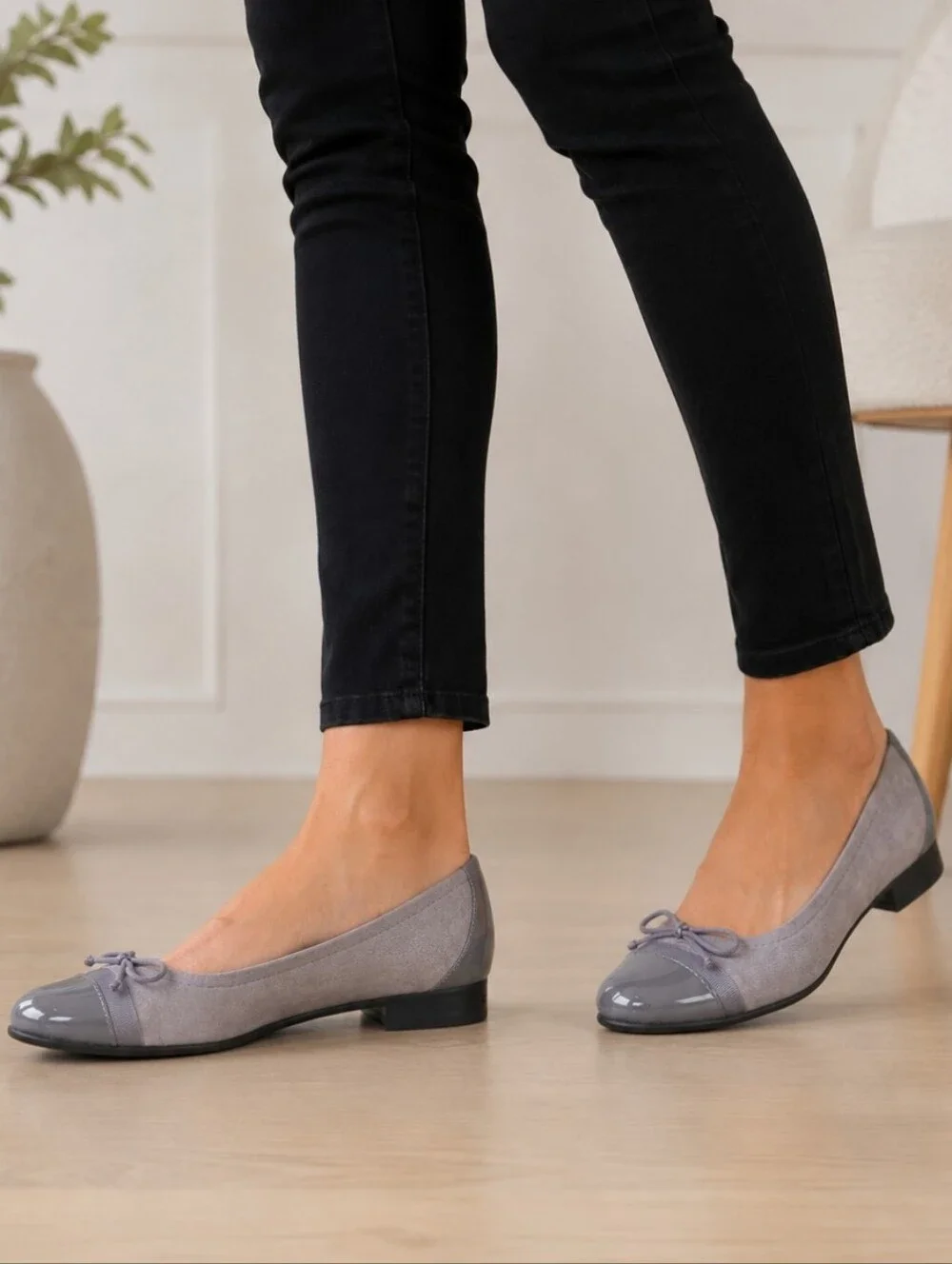 Clarks Unstructured Un Blush Classic Feminine Minimalist Capped Toe Ballet Flats